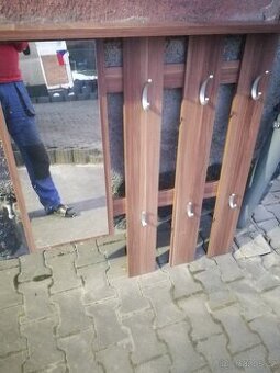 Prodam předsíňovou stěnu s botnikem - 1