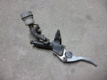 Yamaha YZF 750 R. Spojková pumpa.  Rok 1996