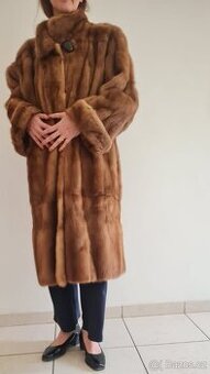 Pravý ikonický norkový kožich - Vídeňský salón Liška Pelze