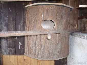 dubová budka půlkmen