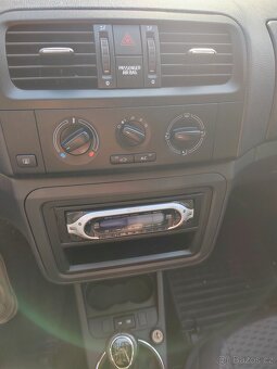 Škoda Fabia 2 - radio SONY + originální kaslík