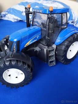 Traktor New Holland T8040