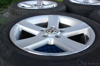 original hezka prohnuta alu kola VW letni a Audi Skoda Seat