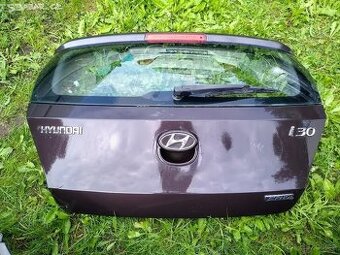 Hyundai i30 dveře kufru a nárazník