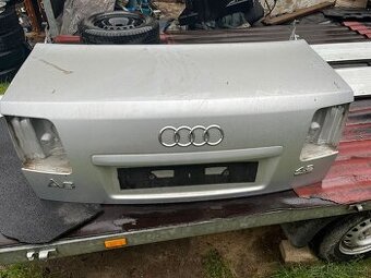 Audi A8 D3 kufr