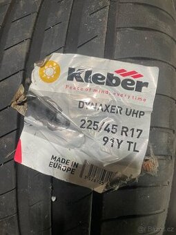 225/45 R17