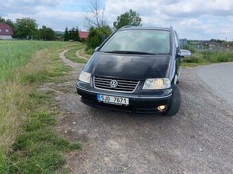 Volkswagen Sharan( v rezervaci do zítřka)