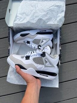 Jordan 4 Military black