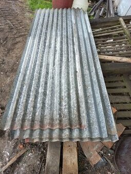 Trapézové plechy 275x85cm na střechu, plot