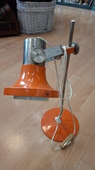 Retro kovová lampa na stůl
