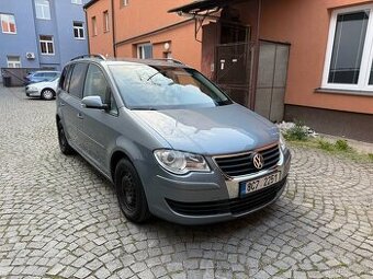 VW Touran 2.0 EcoFuel 7 místný