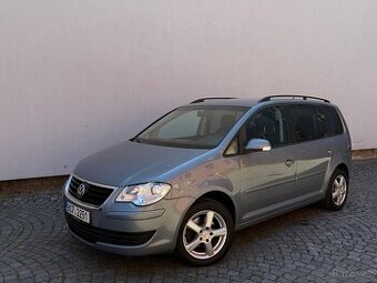 VW Touran 2.0 EcoFuel 7 místný