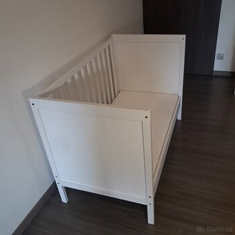 Dětská postýlka SUNDVIK s matrací SKÖNAST