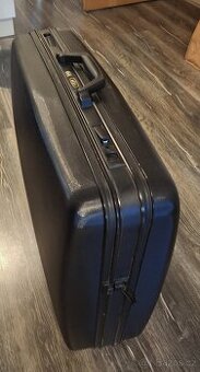 Kufr pevný plast ERGO cestovní černý objem 90 L