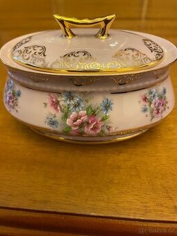 Dózička s pokličkou, růžový porcelán