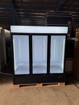 Prosklená chladicí lednice třídveřová