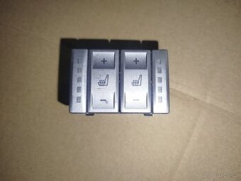 Tlačítka výhřevu sedadel na Ford Mondeo Mk4