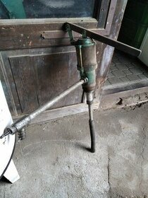 ruční pumpa na sud