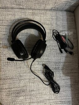 Herní svítící sluchátka