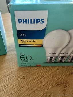 SADA 6x LED Žárovka Philips A60 E27/8W/230V 2700K