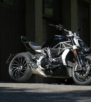 Ducati xDiavel přední světlo