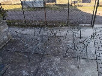 Zahradní kovový nábytek