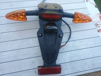 zadní držák spz s blinkry a světlem vše led nový