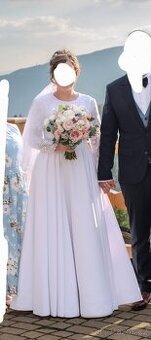 Elegantní svatební šaty sněhobílé barvy