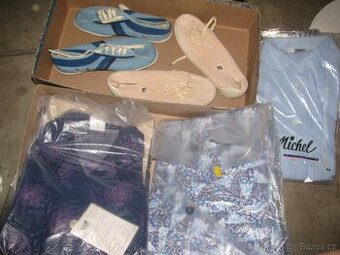 staré retro tenisky a zástěry