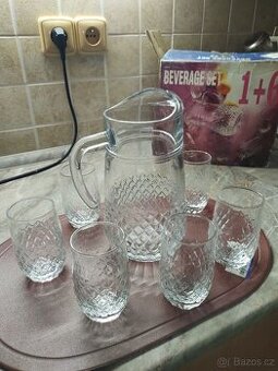 Skleněná karafa 2 litry plus 6 panáků