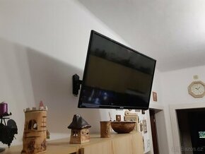 Televize včetně seto-boxu a držáku na stěnu