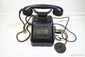 Telefon s kličkou - vojenský - starý 