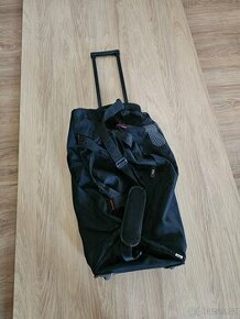 Cestovní taška na kolečkách s výsuvnou rukojetí