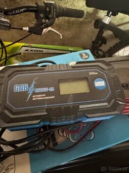 Nabíječka autobaterií GAB 12V/6V–4A LCD displej