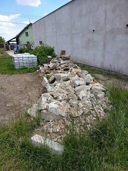 Daruji za odvoz betony, kameny, cihly