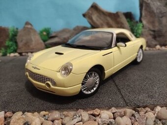 prodám model 1:18 ford thunderbird 2000 - 1