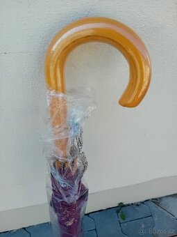 Deštník s dřevěnou rukojetí bordó