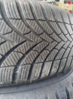 215/65/16 semperit 7,5mm dot23