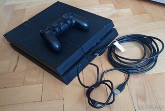 PlayStation 4 500GB + Ovladač + Příslušenství