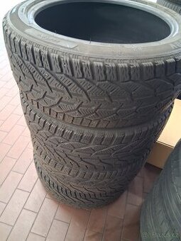 Prodám 4x zimní Sebring Snow 235/45/18 98V - 1