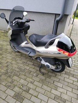 Piaggio x8 200