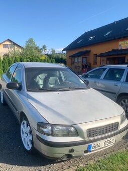 Volvo S60 D5 – 25 000 Kč
