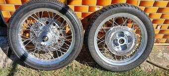 Triumph Thruxton - kola