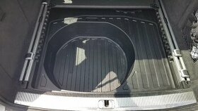 Výplň a víko rezervy Audi A6, v bezvadném stavu