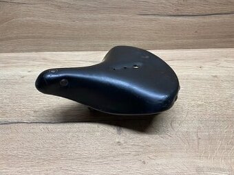 sedlo na kolo staré sedlo sedačka na jízdní kolo pružinová