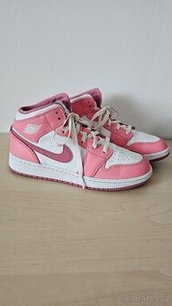 Nike Air Jordan 1 Mid Valentine's Day 39