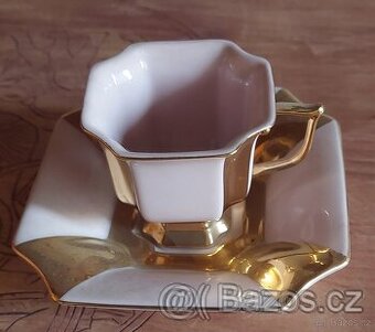 Porcelánový hrníček s podšálkem