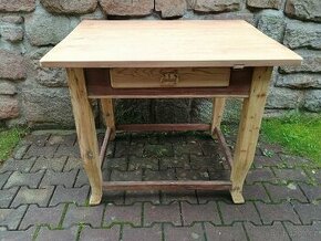 starý stůl