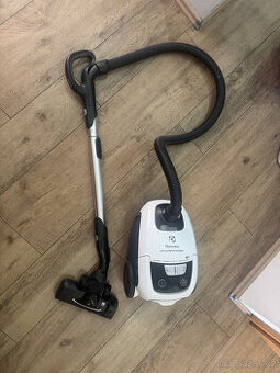 Vysavač electrolux sáčkový Aeroperformer