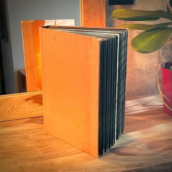 Album známek ( různé ) katalogová cena /15 600,- kč